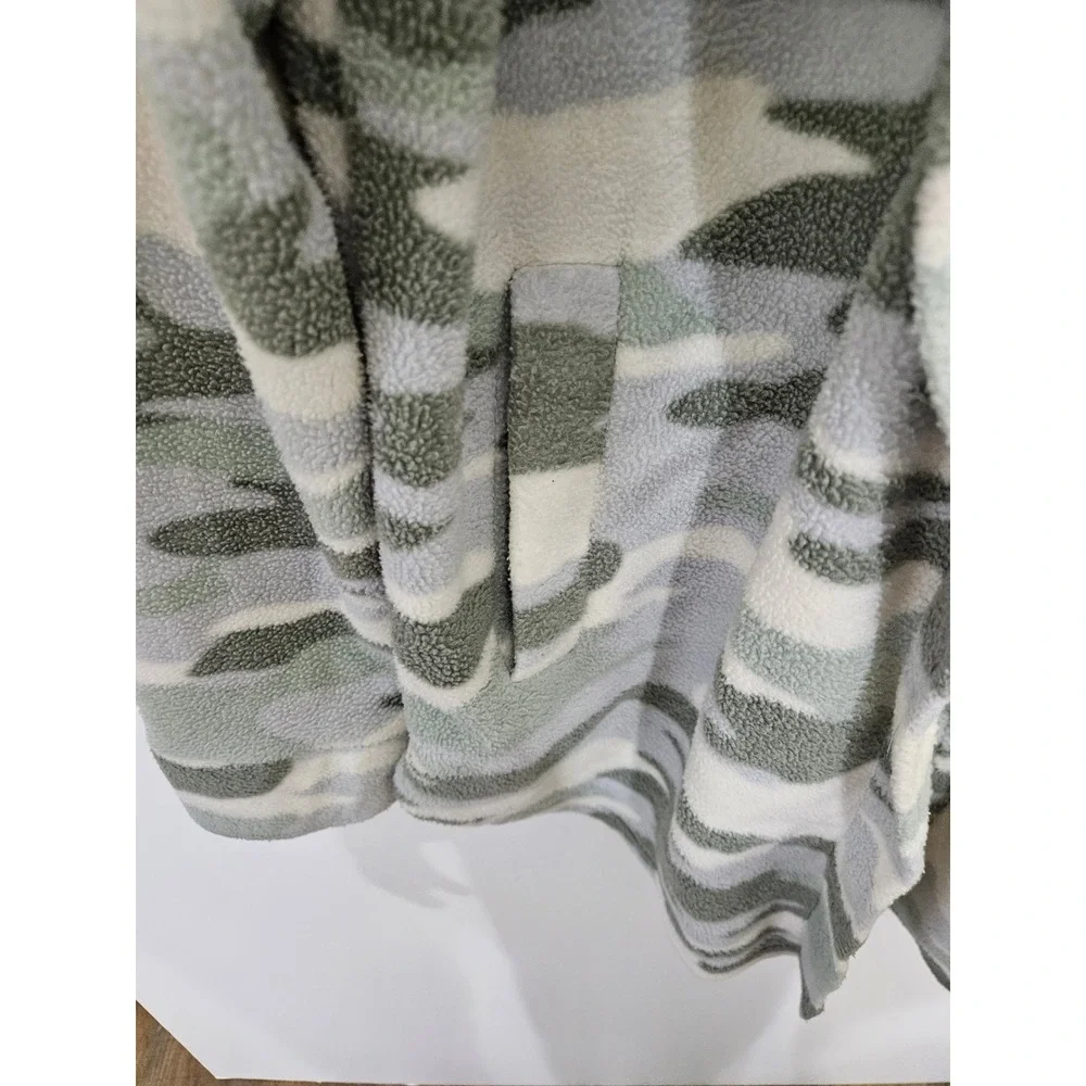 Thread & Supply Fleece‎ Camo Shacket Jacket Oatmeal Sage J7711PFKTS Womens Small